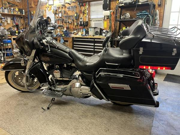 2004 Harley-Davidson, dovoz USA — foto 2 z 5