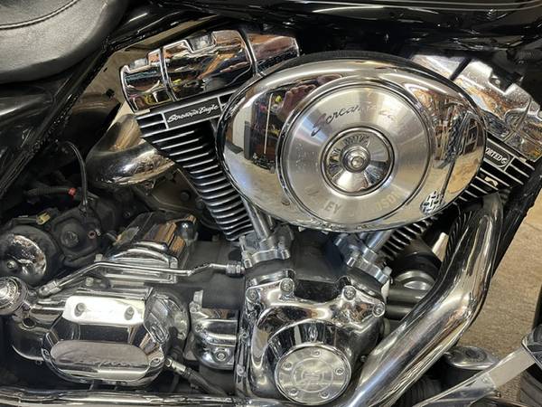 2004 Harley-Davidson, dovoz USA — foto 3 z 5