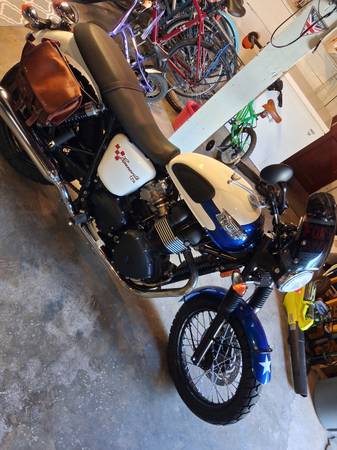 2015 Triumph, dovoz USA — foto 1 z 2 2015 Triumph, dovoz USA — foto 1 z 2