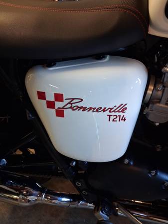 2015 Triumph, dovoz USA — foto 2 z 2