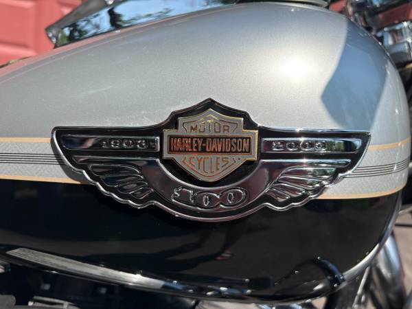 2003 Harley-Davidson, zlatá, dovoz USA — foto 4 z 9