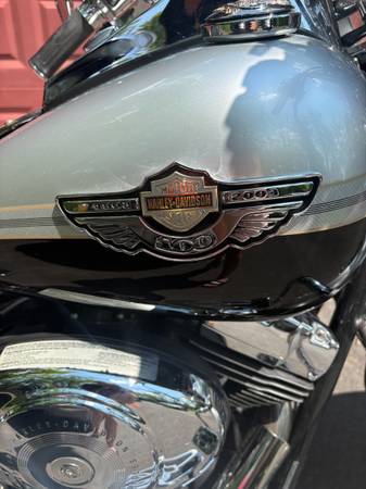 2003 Harley-Davidson, zlatá, dovoz USA — foto 5 z 9