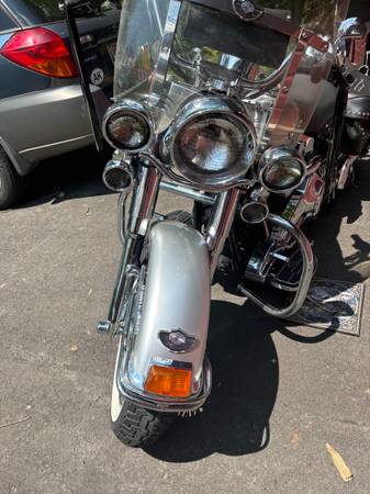 2003 Harley-Davidson, zlatá, dovoz USA — foto 9 z 9