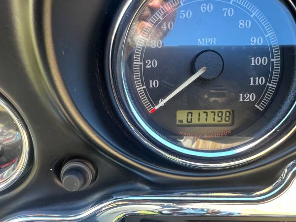 2011 Harley-Davidson, dovoz USA — foto 10 z 11