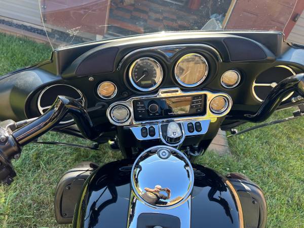 2011 Harley-Davidson, dovoz USA — foto 3 z 11