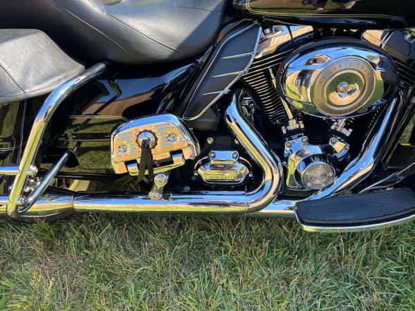 2011 Harley-Davidson, dovoz USA — foto 7 z 11