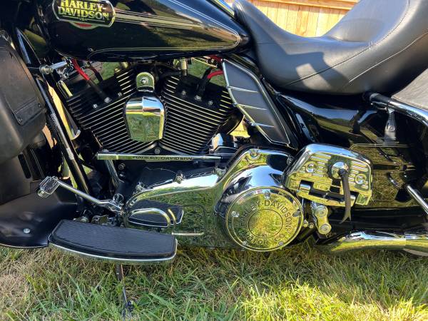 2011 Harley-Davidson, dovoz USA — foto 8 z 11