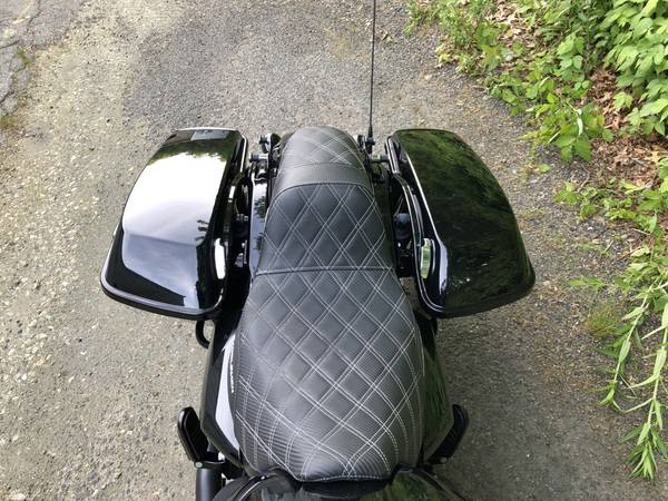 2018 Harley-Davidson, černá, dovoz USA — foto 6 z 11
