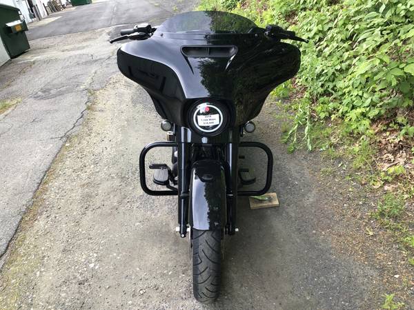 2018 Harley-Davidson, černá, dovoz USA — foto 7 z 11
