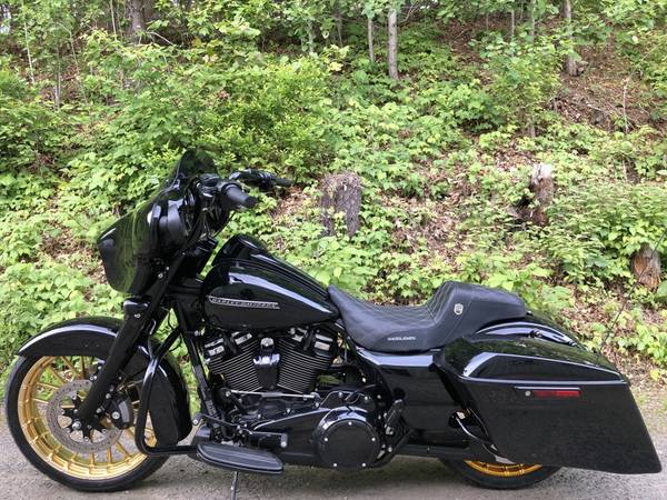 2018 Harley-Davidson, černá, dovoz USA — foto 8 z 11