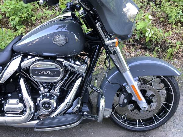 2022 Harley-Davidson, šedá, dovoz USA — foto 2 z 11