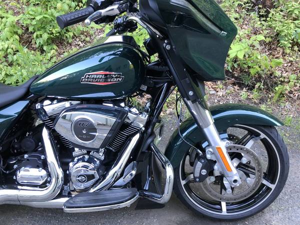 2024 Harley-Davidson, zelená, dovoz USA — foto 2 z 11