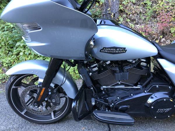 2024 Harley-Davidson, stříbrná, dovoz USA — foto 10 z 11