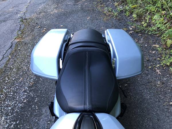 2024 Harley-Davidson, stříbrná, dovoz USA — foto 6 z 11