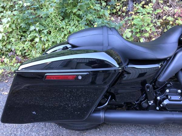 2023 Harley-Davidson, černá, dovoz USA — foto 3 z 11