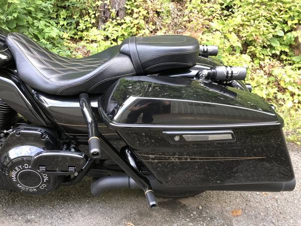 2016 Harley-Davidson, černá, dovoz USA — foto 9 z 11