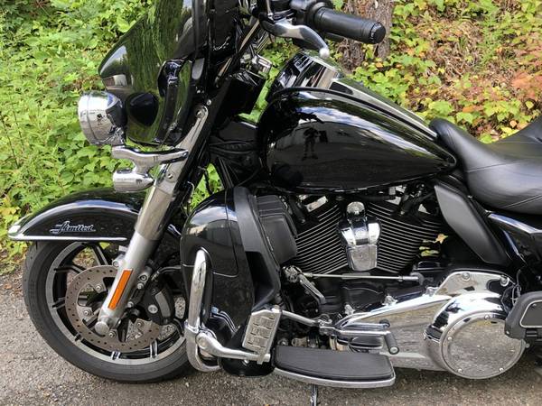 2018 Harley-Davidson, černá, dovoz USA — foto 10 z 11