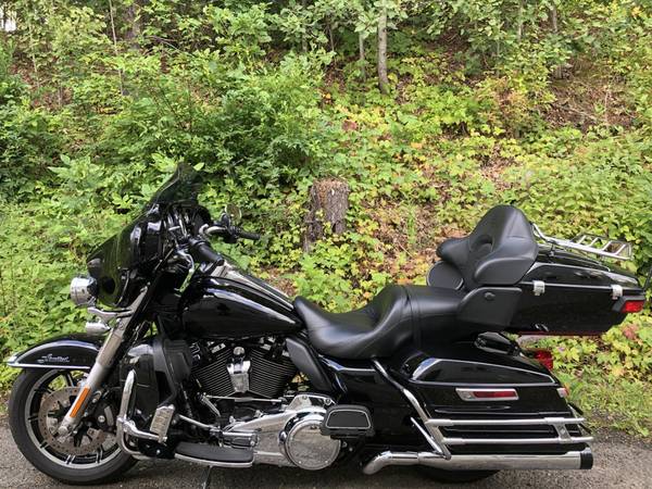 2018 Harley-Davidson, černá, dovoz USA — foto 8 z 11