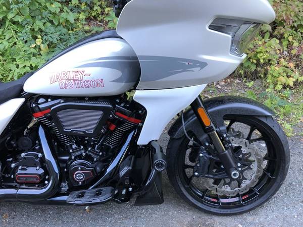 2024 Harley-Davidson, bílá, dovoz USA — foto 2 z 11
