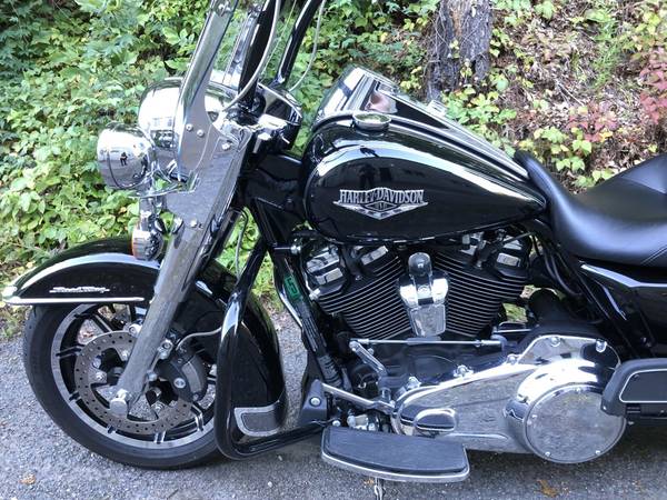 2017 Harley-Davidson, černá, dovoz USA — foto 10 z 11