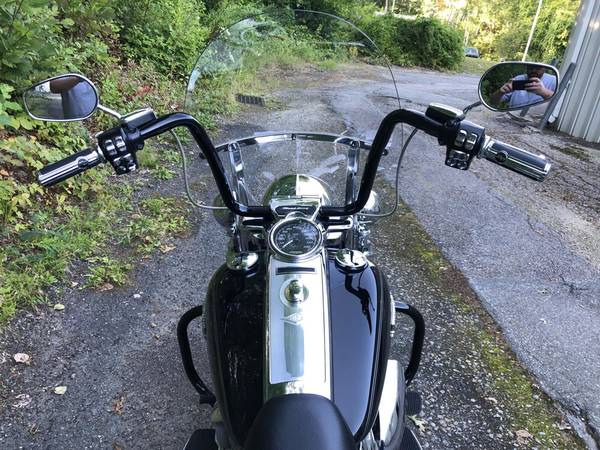 2017 Harley-Davidson, černá, dovoz USA — foto 5 z 11