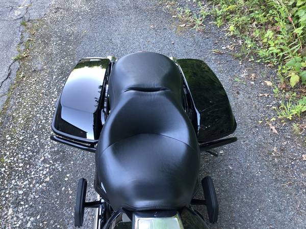 2017 Harley-Davidson, černá, dovoz USA — foto 6 z 11