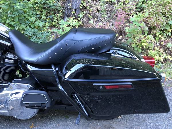 2017 Harley-Davidson, černá, dovoz USA — foto 9 z 11
