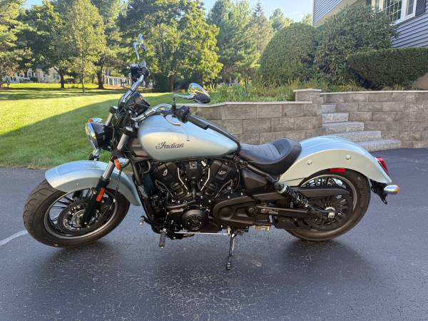 2025 Indian, dovoz USA — foto 2 z 12