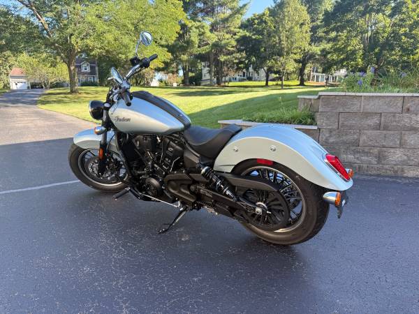 2025 Indian, dovoz USA — foto 3 z 12