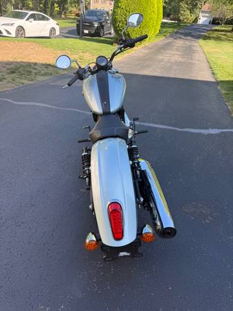2025 Indian, dovoz USA — foto 4 z 12