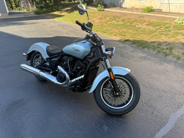 2025 Indian, dovoz USA — foto 6 z 12