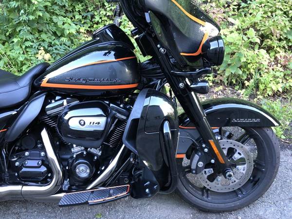 2022 Harley-Davidson, černá, dovoz USA — foto 2 z 11
