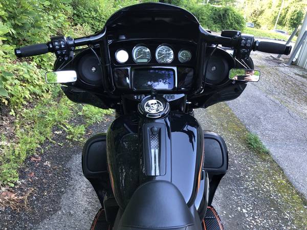 2022 Harley-Davidson, černá, dovoz USA — foto 5 z 11