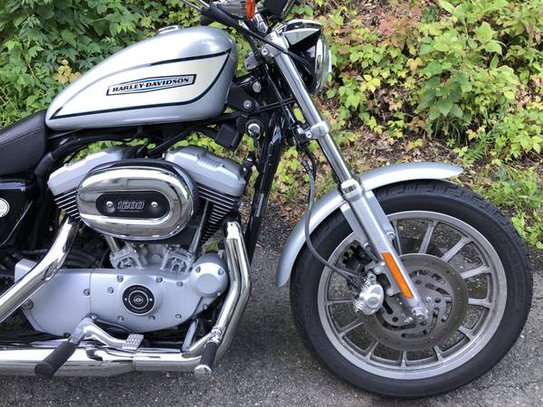 2004 Harley-Davidson, stříbrná, dovoz USA — foto 2 z 11