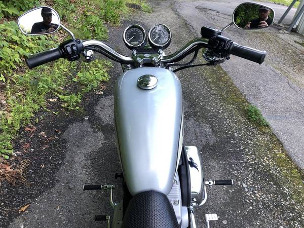 2004 Harley-Davidson, stříbrná, dovoz USA — foto 5 z 11