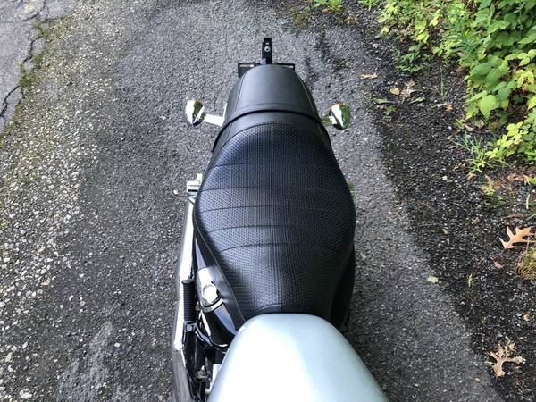 2004 Harley-Davidson, stříbrná, dovoz USA — foto 6 z 11