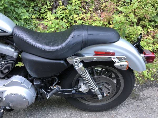 2004 Harley-Davidson, stříbrná, dovoz USA — foto 9 z 11