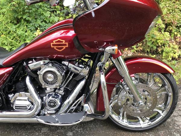 2017 Harley-Davidson, červená, dovoz USA — foto 2 z 11