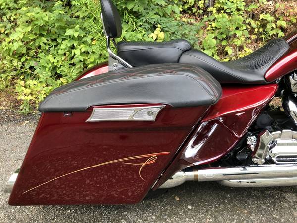 2017 Harley-Davidson, červená, dovoz USA — foto 3 z 11