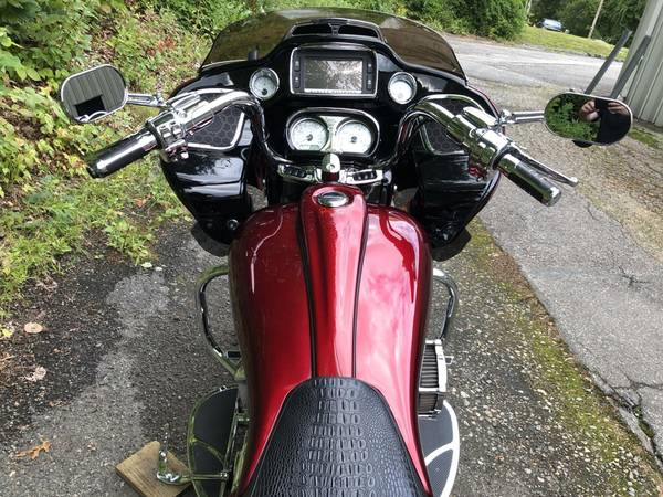 2017 Harley-Davidson, červená, dovoz USA — foto 5 z 11