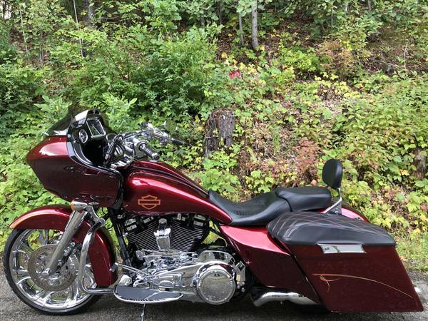 2017 Harley-Davidson, červená, dovoz USA — foto 8 z 11