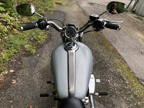 2006 Harley-Davidson, stříbrná, dovoz USA — foto 5 z 11