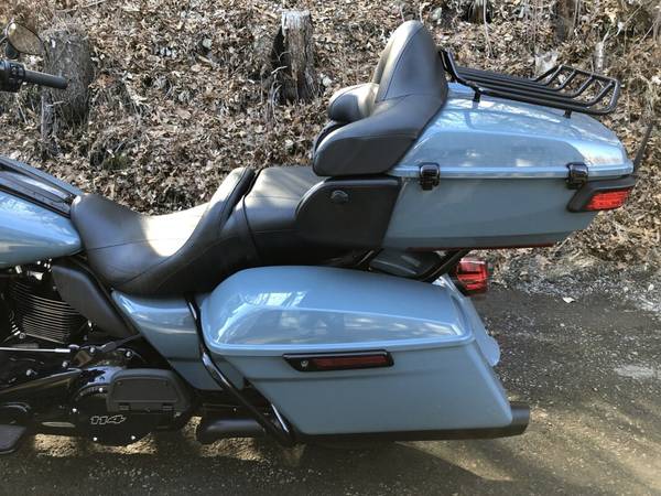 2024 Harley-Davidson, modrá, dovoz USA — foto 10 z 11