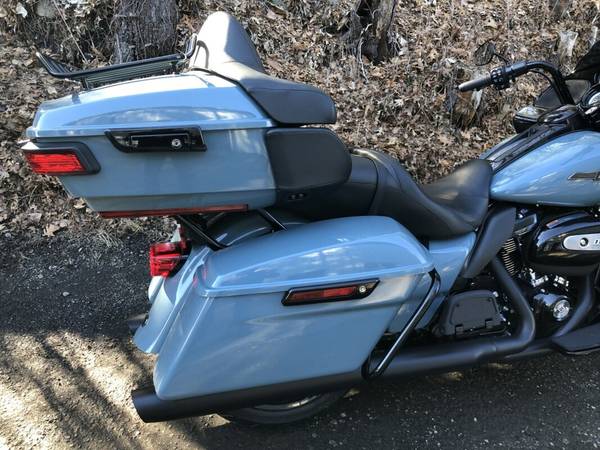 2024 Harley-Davidson, modrá, dovoz USA — foto 3 z 11