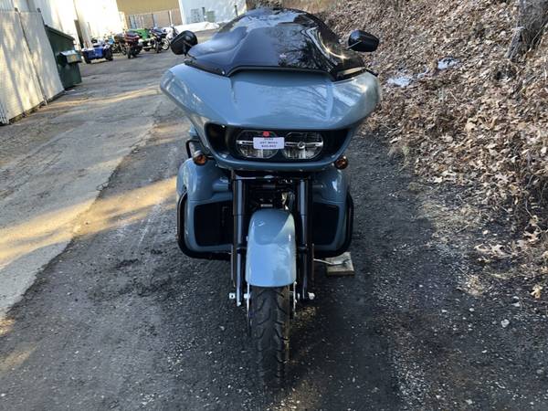 2024 Harley-Davidson, modrá, dovoz USA — foto 7 z 11