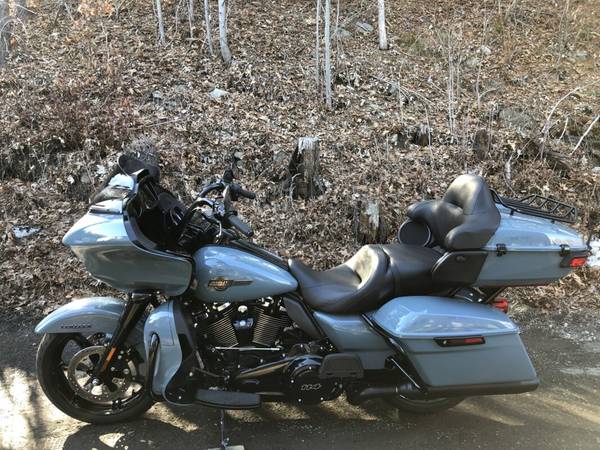 2024 Harley-Davidson, modrá, dovoz USA — foto 8 z 11