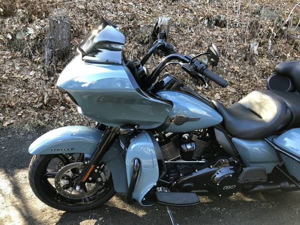 2024 Harley-Davidson, modrá, dovoz USA — foto 9 z 11