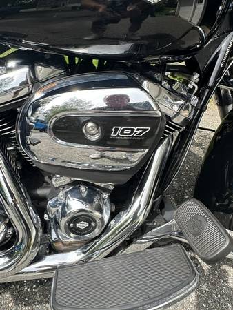 2017 Harley-Davidson, dovoz USA — foto 3 z 3