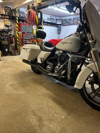 2017 Harley-Davidson, dovoz USA — foto 3 z 5