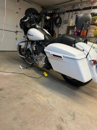 2017 Harley-Davidson, dovoz USA — foto 5 z 5